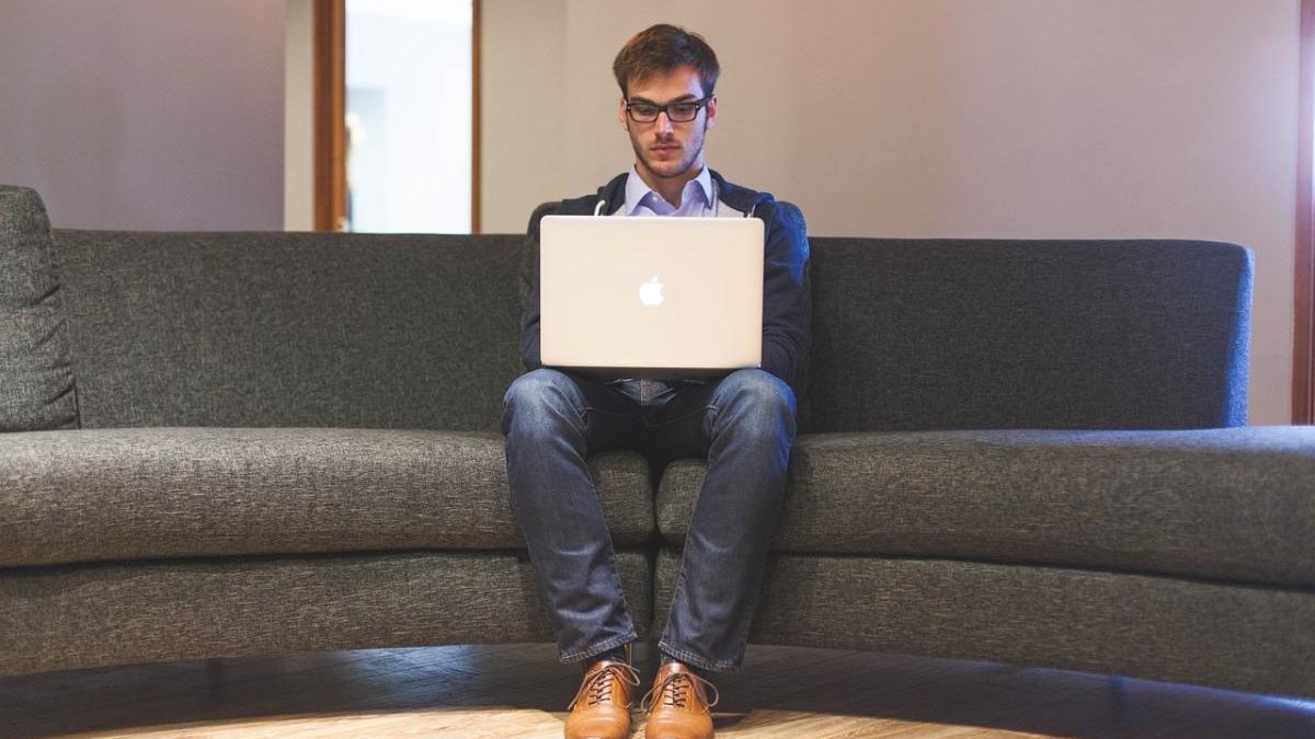 wellhealthorganic.com:health-hazards-of-prolonged-sitting