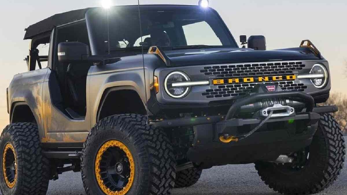 Review of the 2022 Ford Bronco Raptor: An Unstoppable Force