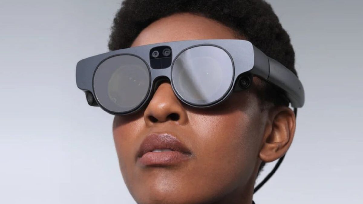 Mixed Reality Glasses